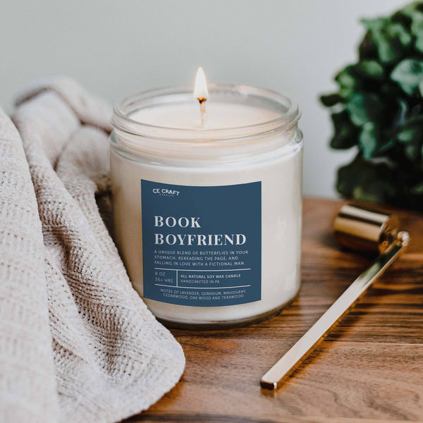 Book Boyfriend Candle: Teakwood & Mahogany