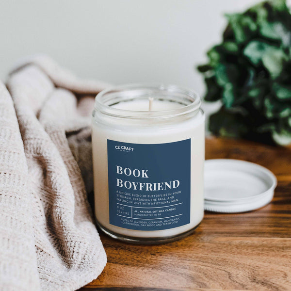 Book Boyfriend Candle: Teakwood & Mahogany